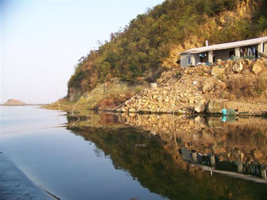 九江 旅游 正文    东津水库   位于修水县西南边,这里青山绿水,森林
