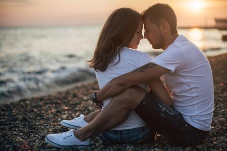 11种接吻方式透露情侣关系