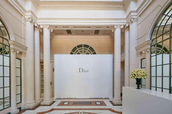 刘亦菲变身Dior花蜜女神 畅聊塑颜护肤经|刘