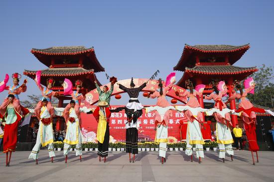 開封第四屆國際菊花展暨《天下菊花》郵票大全舉行