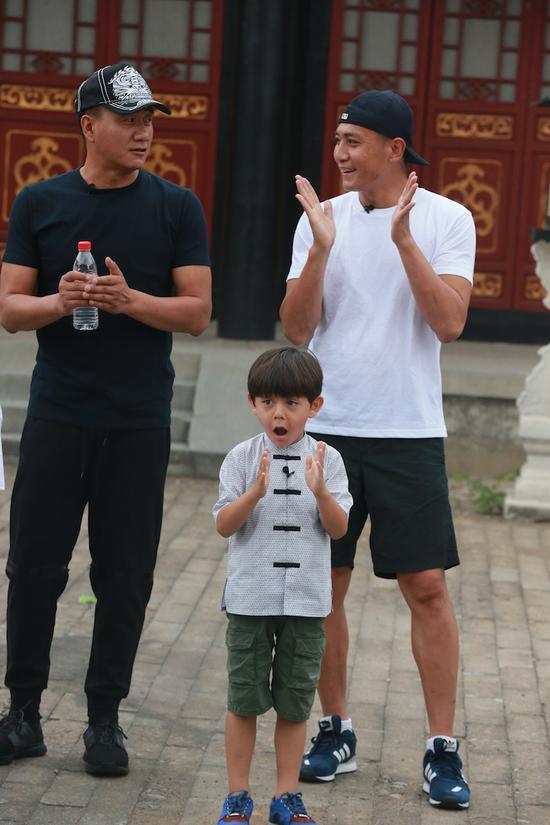 爸3诺一蒙眼辨临时爸爸 刘烨大头之谜解开