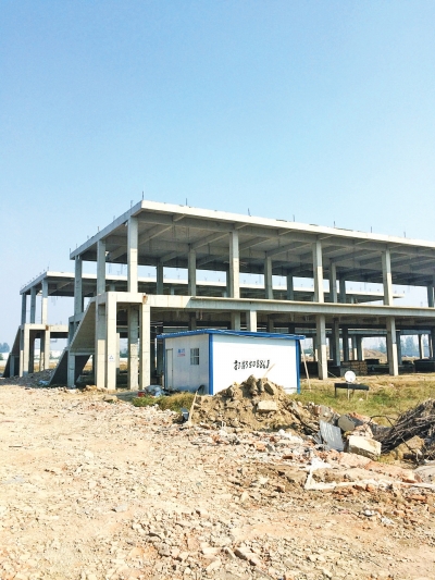 發包人和承包人圍繞這些框架結構樓房的砌圍護墻問題產生了分歧