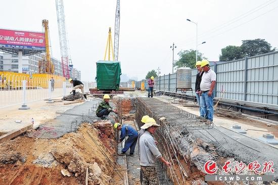 长沙地铁4号线银星路站日前进入导墙施工阶段