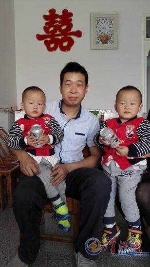 张晶和他的双胞胎儿子