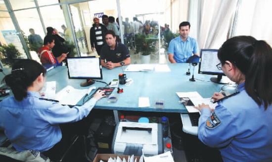 郑州市区8个出入境分理处开办外国人签证业务