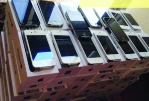 男子买苹果手机电脑低价卖 亏空800多万只为面