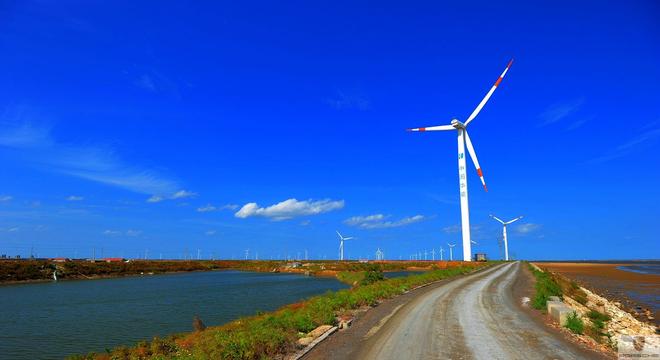 油耗限值越来越严 逼车企加码新能源投入？