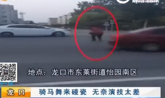 一段“山东女子碰瓷逼退卡车，姿势如同骑马舞”的视频在网上广为传播。