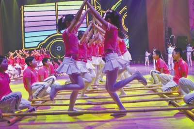 加入了民族舞元素