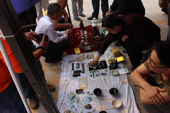 逛鬼市大集：2015京城古玩嘉年华举办