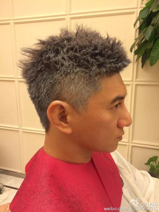 染了白发的吴奇隆