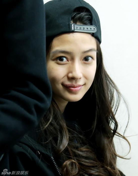 Angelababy此前现身医疗机构进行面部鉴定 