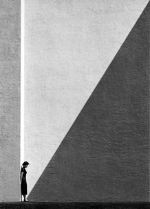 何藩
阴影
1954, printed circa 1954-55
vintage gelatin silver print
48 x 27.5cm
估价:HK$200,000 - 300,000