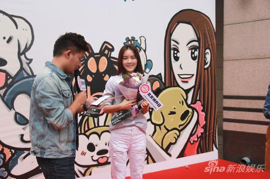 华娇参加北京领养日活动