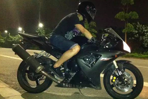 摩托二环十三郎受审 曾两次差点车毁人亡