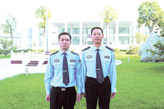左为赵俊杰,右为李新生