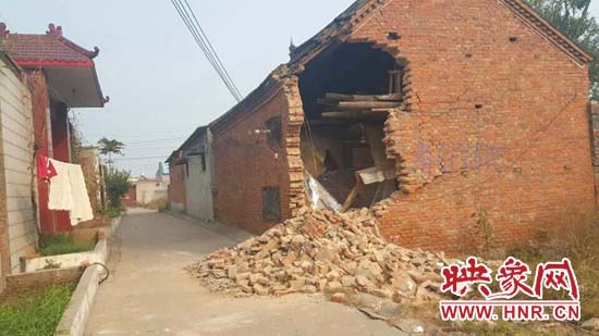 房屋的一角被拆毀