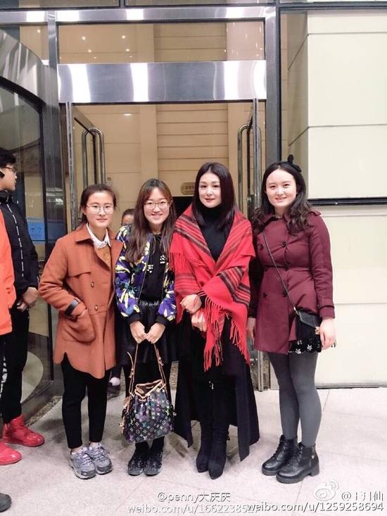 44岁于月仙（右二）保养得宜