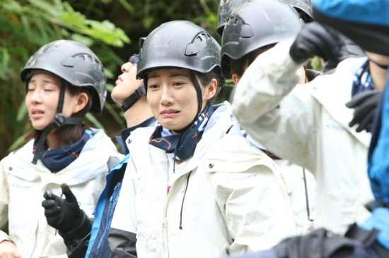 《跟着贝尔》开播 韩雪竟是“强女子”