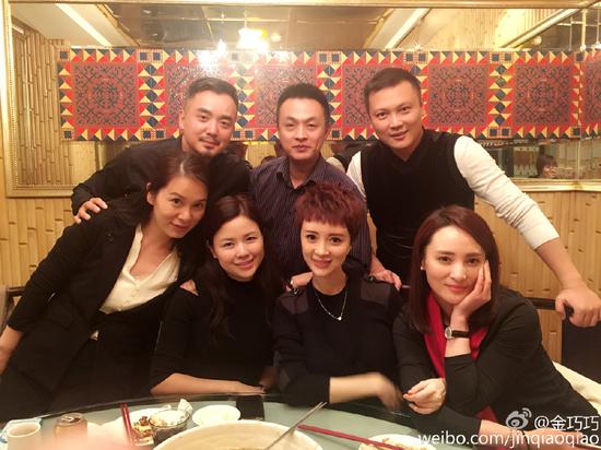 金巧巧蒋勤勤等同学合影