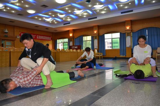 （圖2）男士健身瑜伽 促工作身心健康