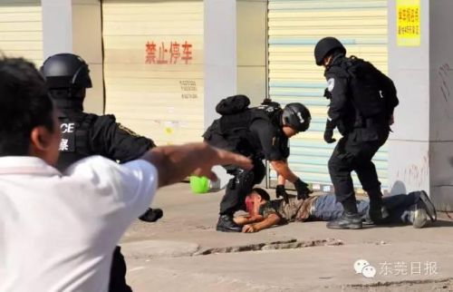 东莞被狙劫匪遇超淡定女人质:死就死呗