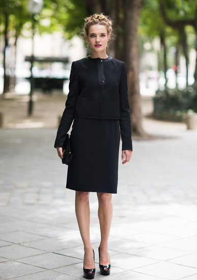 Natalia Vodianova全黑裙装，优雅性感