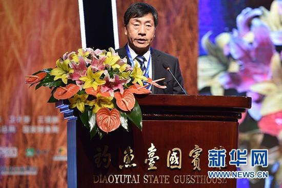 雛鷹農(nóng)牧集團(tuán)副董事長、副總裁兼首席質(zhì)量官侯五群致辭