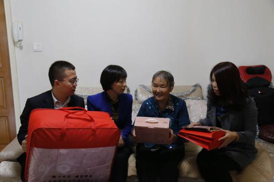 平安银行太原分行开展重阳节关爱慰问活动