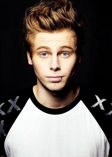 5 Seconds of Summer的主唱Luke Hemmings