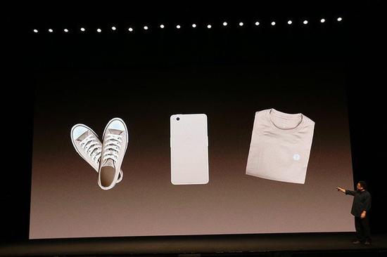 以企业家自居罗永浩终于学会了卖手机壳