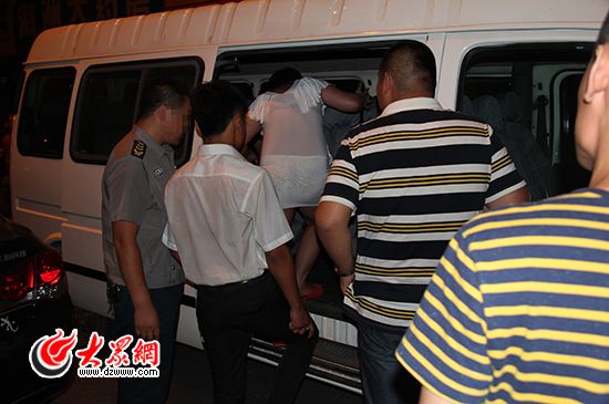 济南警方在某洗浴中心查获卖淫嫖娼违法嫌疑人7人,下一步将开展为期两个月的严打行动。