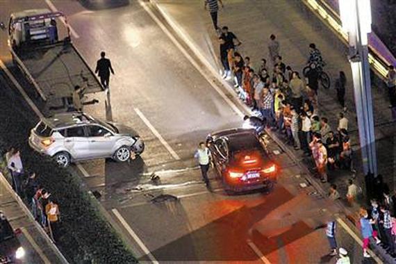 越野车撞玛莎拉蒂连翻两转 副驾被撞飞