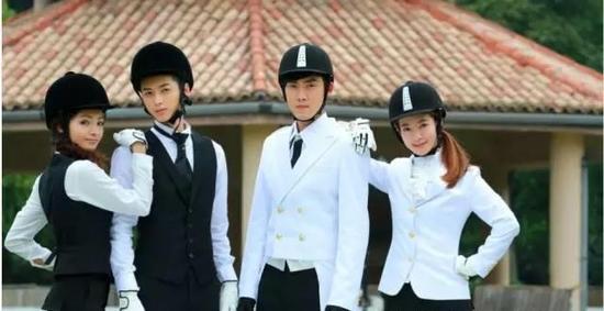 神奇!骑马可治疗孩子弯腰驼背 提高情商增加自