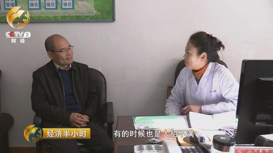 养老院脏乱差工资低遇招工难:拿什么留住护理