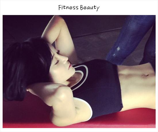 <em>马甲线</em>不是想有就能有 袁姗姗身材修炼秘籍_跑