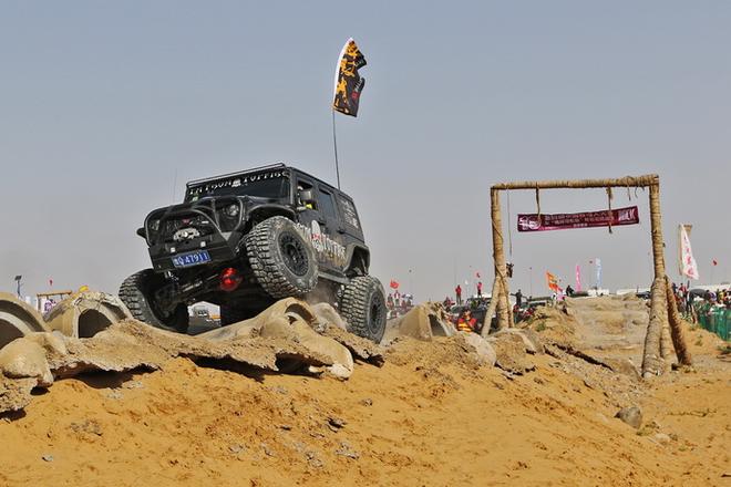 载辉煌跨新篇 阿拉善英雄会迈向新征程_新浪汽车_新浪网