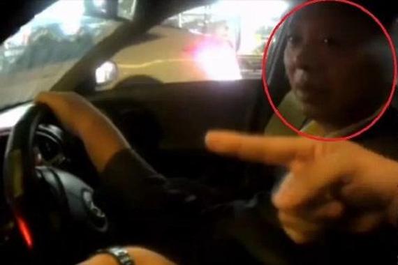 首都机场一民警被克隆出租车拖行上百米