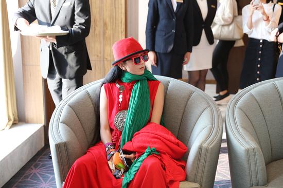 杨丽萍携《十面埋伏》亮相重庆 下榻圣荷酒店品味生活与艺术_新浪重庆_新浪网