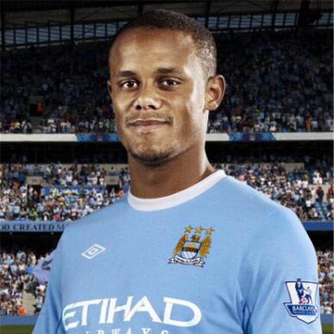 习大大参观曼城俱乐部 既要看球也要看车