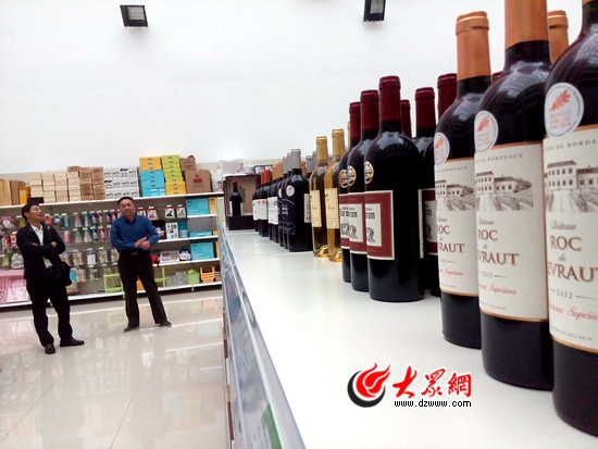 各種進口洋酒備受市民的喜愛。(記者 王宗陽 攝)