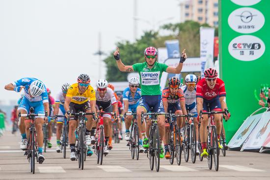 第十届环海南岛国际公路自行车赛第四赛段萨沙·莫多洛再夺冠