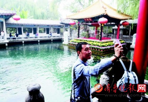 趵突泉水位“跌跌不休”,即將陷入停噴危機(jī)。　齊魯晚報(bào)記者　周青先　攝