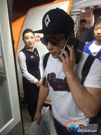 “大黑牛”李晨现身海口(网友供图)