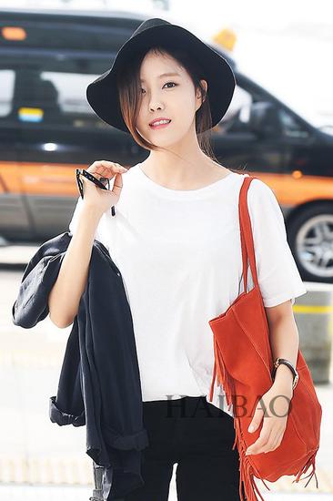 T-ara组合成员朴孝敏9月24日韩国仁川机场街拍
