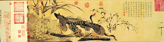 徽宗《柳鸦芦雁图》 长卷纸本淡设色 34×223.3厘米 上海博物馆藏 徽宗赵佶的花鸟画风格以工细彩墨为主,并能寓巧于拙,本画是其拙朴风格的代表作之一。赵佶在位期间政治昏庸腐败,广收历代文物、书画,极一时之盛;亲自掌管翰林图画院,用科举办法选拔画家。擅书法,自创瘦劲锋利的“瘦金体”。绘画得吴元瑜传授,继承崔白风格,重视写生,体物入微,以精工逼真著称;工花鸟,亦擅山水和人物。但有些作品乃画院中高手代笔。