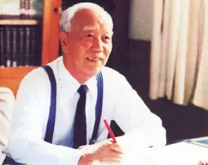 1996年9月17日,中共中央总书记、国家主席、中央军委主席江泽民考察京九铁路途径菏泽,在菏泽火车站接见赵志浩、董昭和等同志。