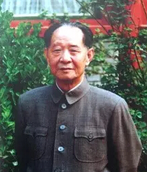 1995年8月26—27日,原中共中央政治局委员,全国人大常委会委员长万里到菏泽视察。实际上,早在1985年11月,时任国务院副总理的万里就曾到菏泽视察新菏铁路,他在11月6日晚从河南新乡乘专列抵达菏泽。