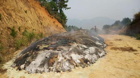 30吨废弃电路板已烧尽