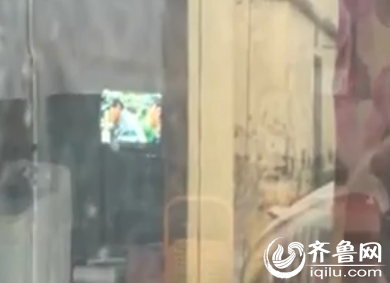 小平房搖身變成“私人加油站”